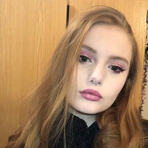 Meet your Posher, Claire